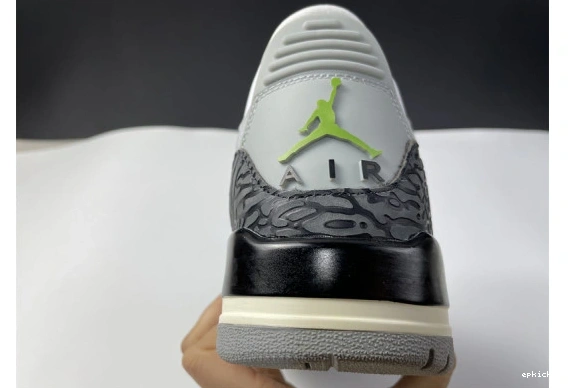 Rep EP Jordan 136064-006 Chlorophyll Retro Air 136064-006 3 0409